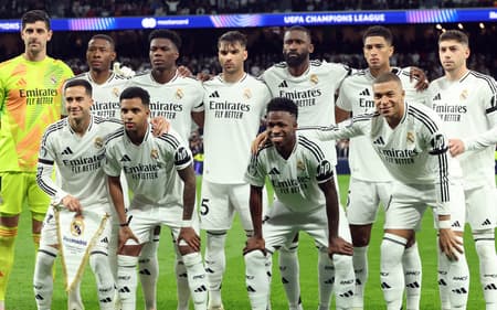 Jogadores-do-Real-Madrid-contra-o-Arsenal-scaled-aspect-ratio-512-320