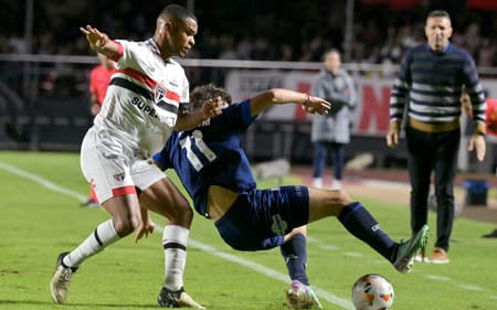 Juan-Sao-Paulo-Talleres-Libertadores-scaled-aspect-ratio-512-320