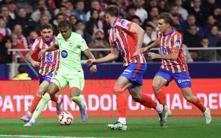 Lamine-Yamal-e-perseguido-por-tres-jogadores-do-Atletico-de-Madrid-na-semifinal-da-Copa-do-Rei-scaled-aspect-ratio-512-320