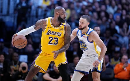 LeBron-James-e-Stephen-Curry-scaled-aspect-ratio-512-320