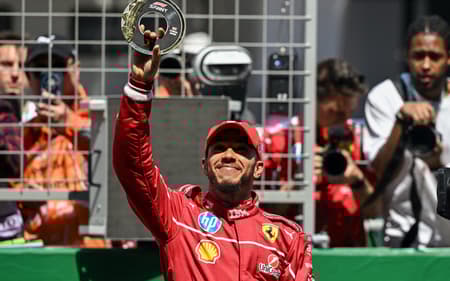 Lewis-Hamilton-Vencedor-Corrida-Sprint-GP-da-China-scaled-aspect-ratio-512-320