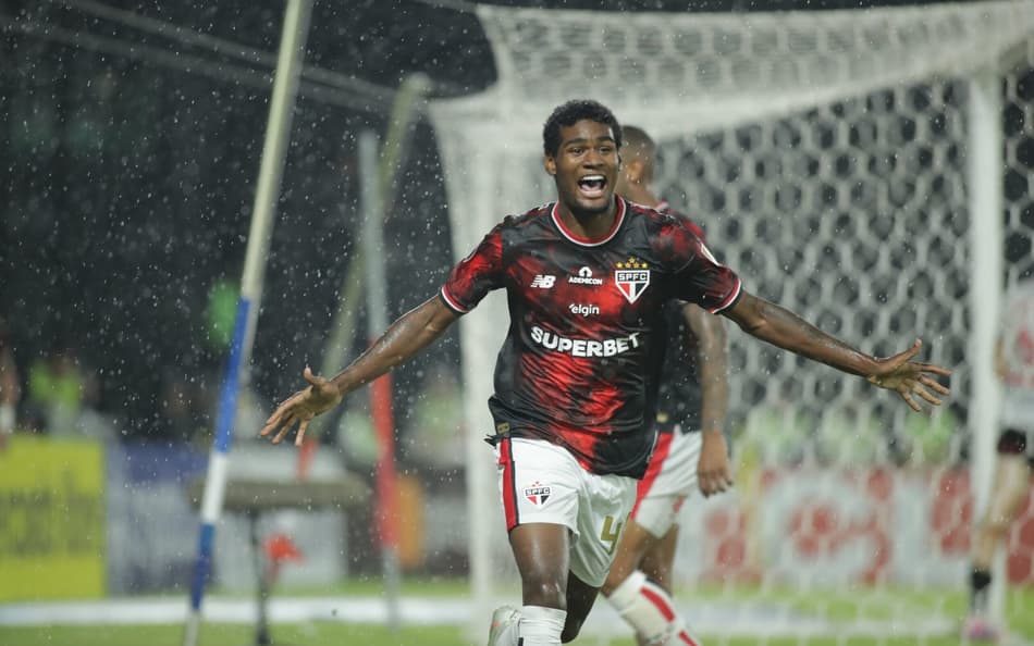 Calendário e desfalques muda estratégia do São Paulo com Cotia