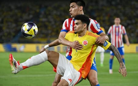Luis-Diaz-Diego-Gomez-Colombia-x-Paraguai-scaled-aspect-ratio-512-320