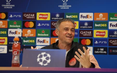 Luis-Enrique-PSG-coletiva-scaled-aspect-ratio-512-320