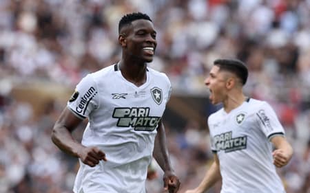 Luiz-Henrique-comemora-gol-marcado-pelo-Botafogo-sobre-o-Atletico-MG-na-final-da-Libertadores-scaled-aspect-ratio-512-320