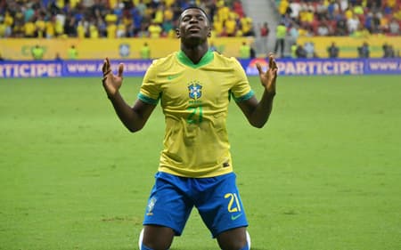 Luiz-Henrique-comemora-gol-marcado-pelo-Brasil-contra-o-Peru-nas-Eliminatorias-da-Copa-do-Mundo-scaled-aspect-ratio-512-320