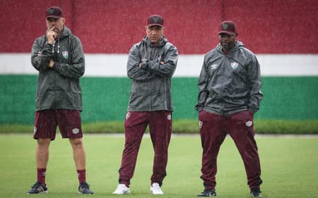 Marcao-observa-treino-do-Fluminense-na-semana-da-estreia-do-Campeonato-Carioca-scaled-aspect-ratio-512-320