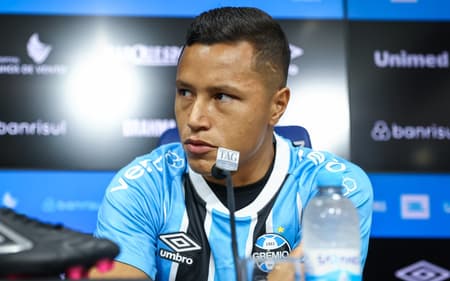 Marlon-apresentacao-Gremio-aspect-ratio-512-320