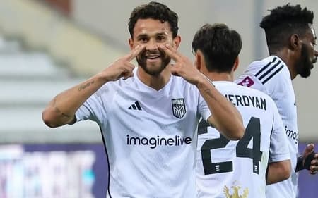 Matheus-Aias-comemora-gol-pelo-Noah-da-Armenia-aspect-ratio-512-320