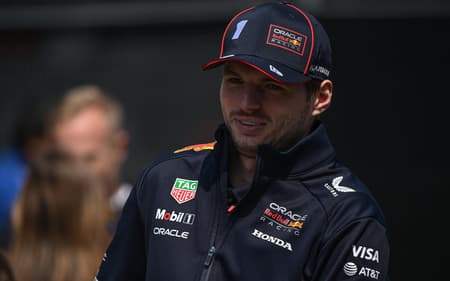 Max-Verstappen-GP-da-China&#8211;scaled-aspect-ratio-512-320