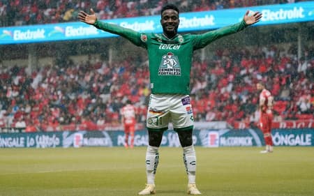 Mendoza-comemora-gol-marcado-pelo-Leon-no-Torneio-Apertura-da-Liga-MX-aspect-ratio-512-320