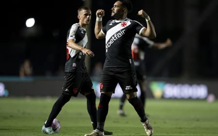 Payet-comemora-gol-marcado-pelo-Vasco-contra-Juventude-scaled-aspect-ratio-512-320