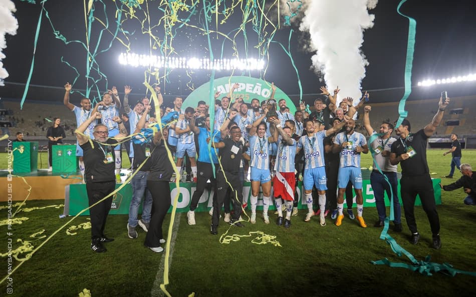 Paysandu empata com Goiás no fim, leva nos pênaltis e é campeão da Copa Verde