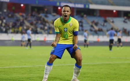 Pedrinho-comemora-gol-marcado-pelo-Brasil-sobre-o-Uruguai-no-Sul-Americano-Sub-20-scaled-aspect-ratio-512-320