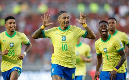 Raphinha-comemora-gol-marcado-pelo-Brasil-contra-a-Venezuela-pelas-Eliminatorias-scaled-aspect-ratio-512-320