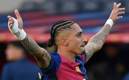 Raphinha-comemora-vitoria-do-Barcelona-sobre-o-Celta-de-Vigo-pela-La-Liga-scaled-aspect-ratio-512-320