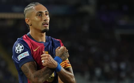 Raphinha-em-Barcelona-5&#215;0-Young-Boys-pela-Champions-League-2-scaled-aspect-ratio-512-320