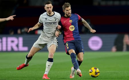 Raul-Garcia-e-Inigo-Martinez-Berridi-em-Barcelona-x-Osasuna-scaled-aspect-ratio-512-320