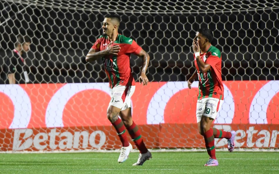 Portuguesa lucra 900% com negociação de jogador para o Athletico-PR