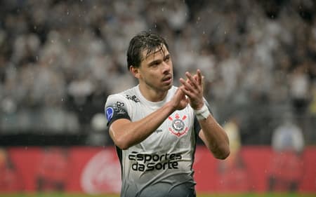 Romero-comemora-vitoria-em-Corinthians-x-Racing-scaled-aspect-ratio-512-320