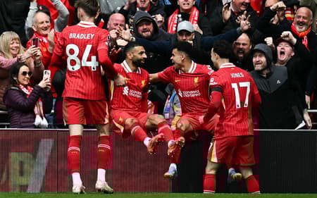 Salah-comemora-com-Luis-Diaz-gol-do-Liverpool-sobre-o-West-Ham-pela-Premier-League-aspect-ratio-512-320