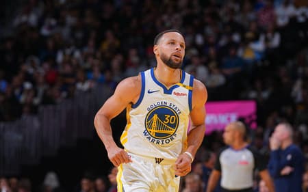 Stephen-Curry-Golden-State-Warriors-NBA-scaled-aspect-ratio-512-320