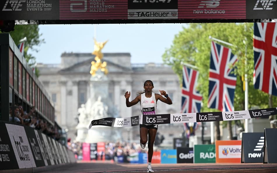 Maratona de Londres 2025: Assefa vence no feminino e Sawe, no masculino