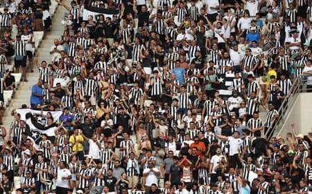 Torcida-do-Botafogo-aspect-ratio-512-320