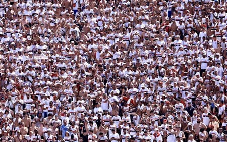 Torcida-do-Sao-Paulo-presente-na-final-da-Copinha-contra-o-Corinthians-scaled-aspect-ratio-512-320