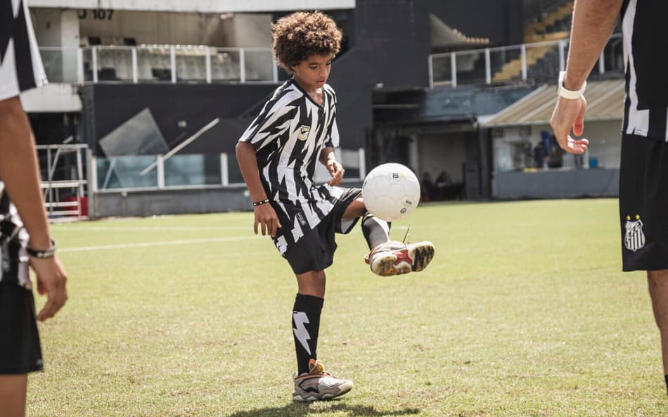 Santos lança camisa ‘A Fábrica de Raios’ para times da base; confira detalhes