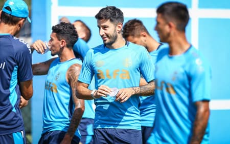 Villasanti-treino-Gremio-aspect-ratio-512-320
