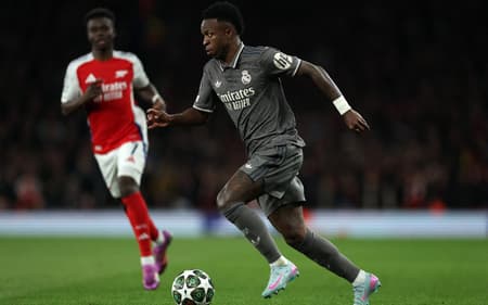 Vini-Jr-em-acao-pelo-Real-Madrid-contra-o-Arsenal-pela-Champions-League-scaled-aspect-ratio-512-320