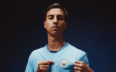 Vitor-Reis-anunciado-no-Manchester-City-aspect-ratio-512-320