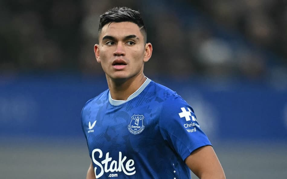 alcaraz-everton-scaled-e1739888843872-aspect-ratio-512-320