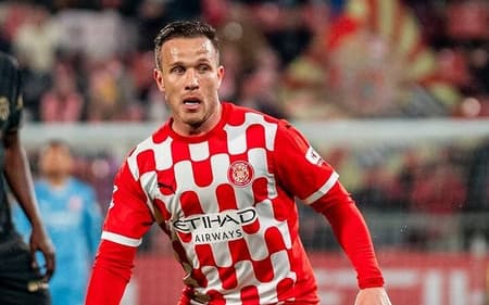 arthur-melo-girona-aspect-ratio-512-320
