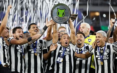 bOTAFOGO-ERGUE-TACA-DE-CAMPEAO-BRASILEIRO-EM-2024-aspect-ratio-512-320