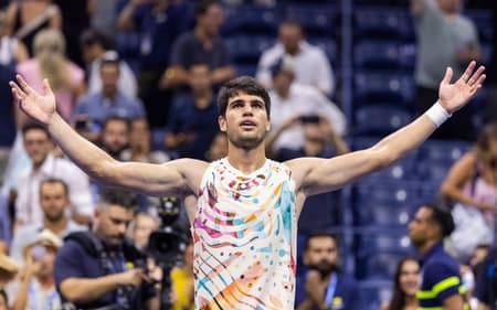 carlos-alcaraz-real-madrid-bellinham-tenis-aspect-ratio-512-320