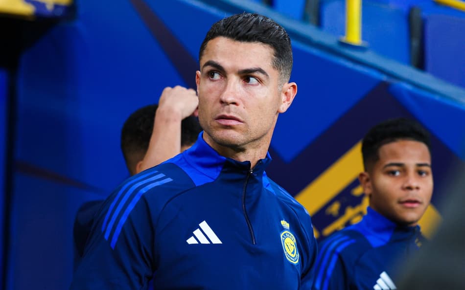 cristiano-ronaldo-al-nassr-aquecimento-scaled-aspect-ratio-512-320
