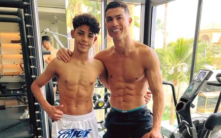 cristiano-ronaldo-e-filho-aspect-ratio-512-320