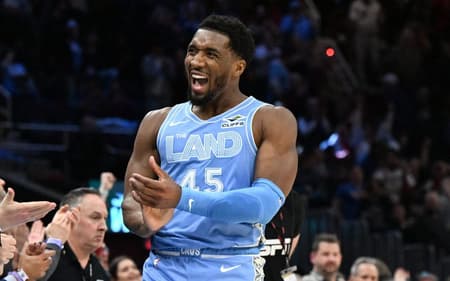 donovan-mitchell-cleveland-cavaliers-nba-scaled-aspect-ratio-512-320