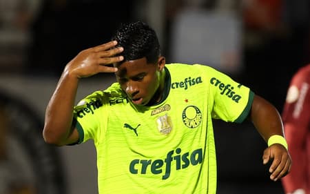 endrick2_bragantino_palmeiras_brasileirao_2023-aspect-ratio-512-320