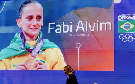 fabi-alvim-helena-barreto-forum-cob-scaled-aspect-ratio-512-320