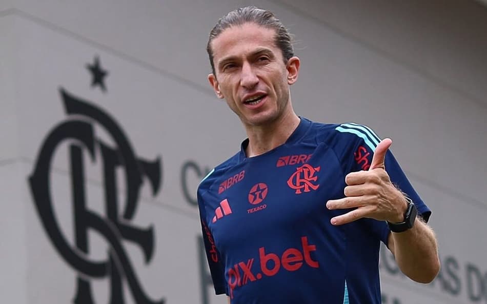 Assista à íntegra da entrevista coletiva de Filipe Luís após vitória sobre o Corinthians