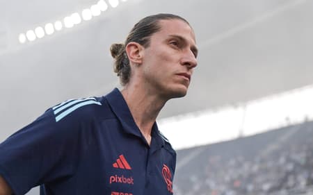 Filipe Luís, treinador do Flamengo, já se decidiu sobre assumir a Seleção Brasileira depois de vexame para a Argentina (Foto: Thiago Ribeiro/AGIF)