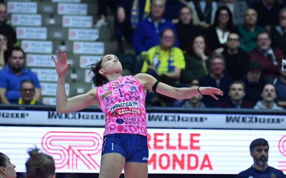 Gabi Guimarães pode vencer primeiro título no vôlei italiano; veja onde assistir