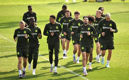 jogadores-borussia-dortmund-scaled-aspect-ratio-512-320