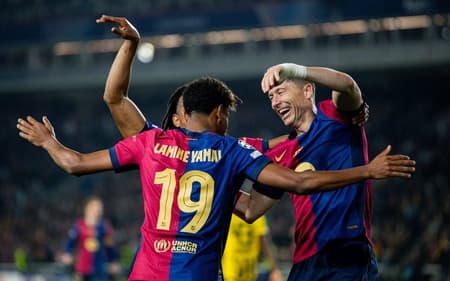 lamine-yamal-lewandowski-barcelona-aspect-ratio-512-320