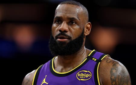 lebron-james-lakers-pelicans-nba-2-scaled-aspect-ratio-512-320