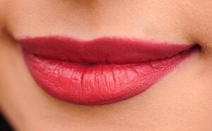 realçar os lábios com lip tint
