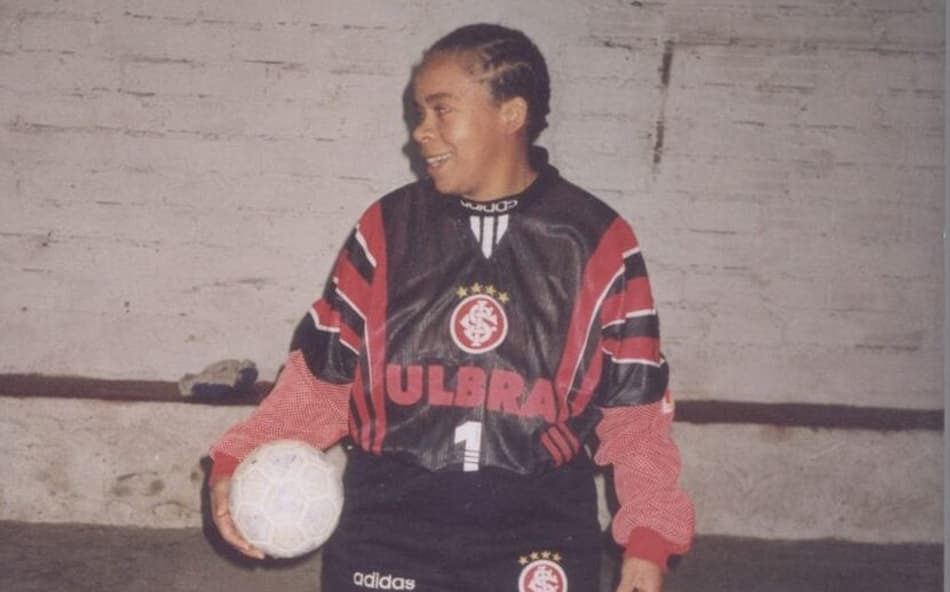 Dia do Goleiro: conheça Líria Lúcia, primeira goleira negra do Inter